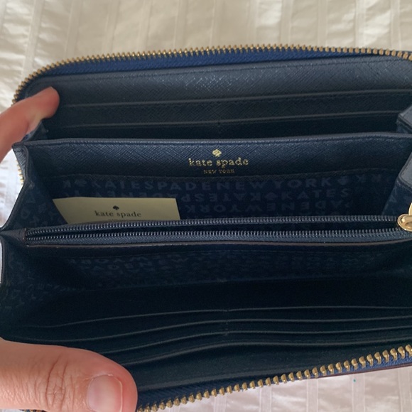 Kate Spade Zip around wallet - Picture 4 of 4